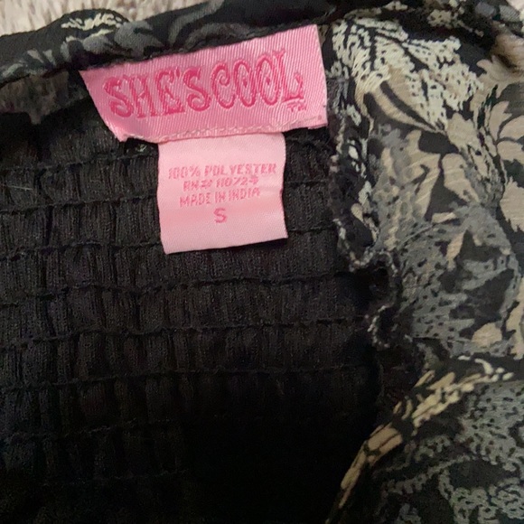 V-Neck Black Printed Maxi Dress - Picture 5 of 5